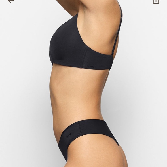 NWT SKIMS wireless form t-shirt demi bra - Picture 4 of 8